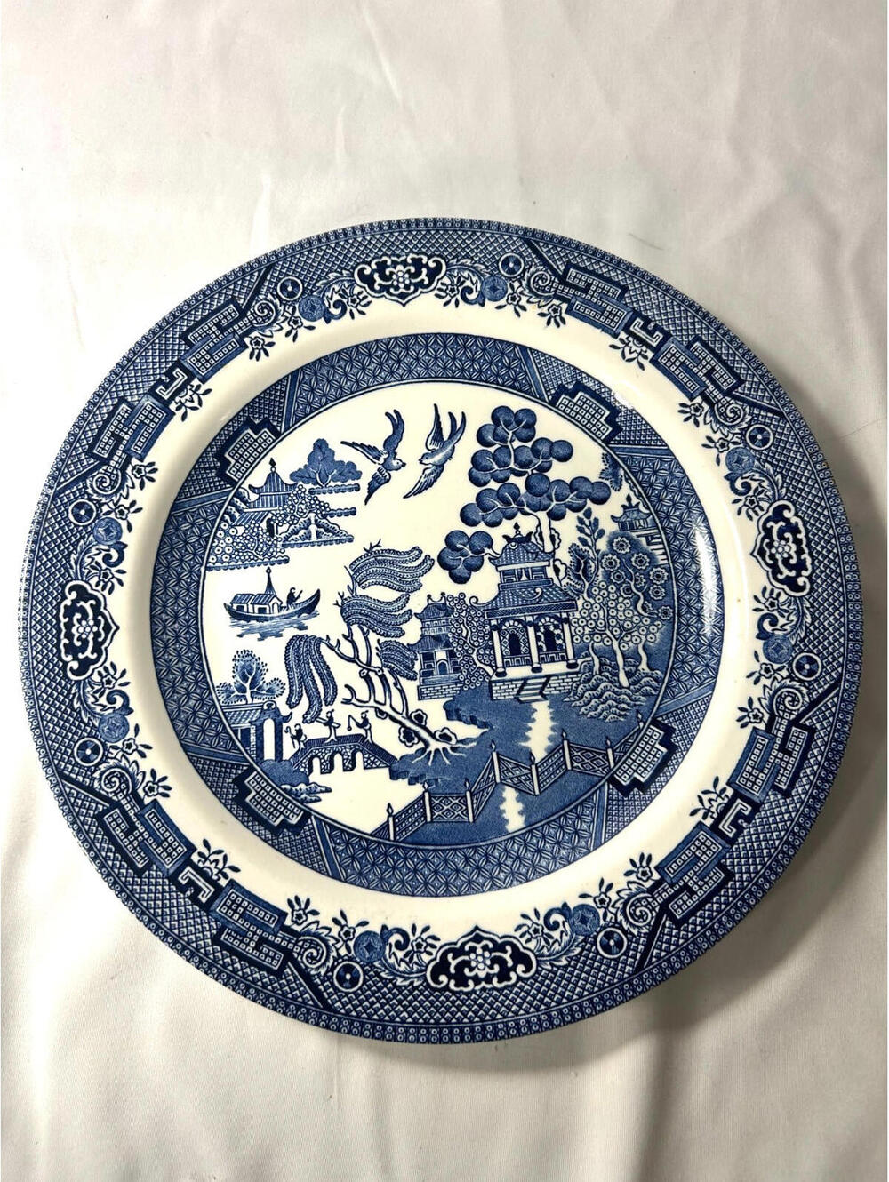 Churchill Blue Willow Dinner Plates 10 1/4" Staffordshire England Perfect